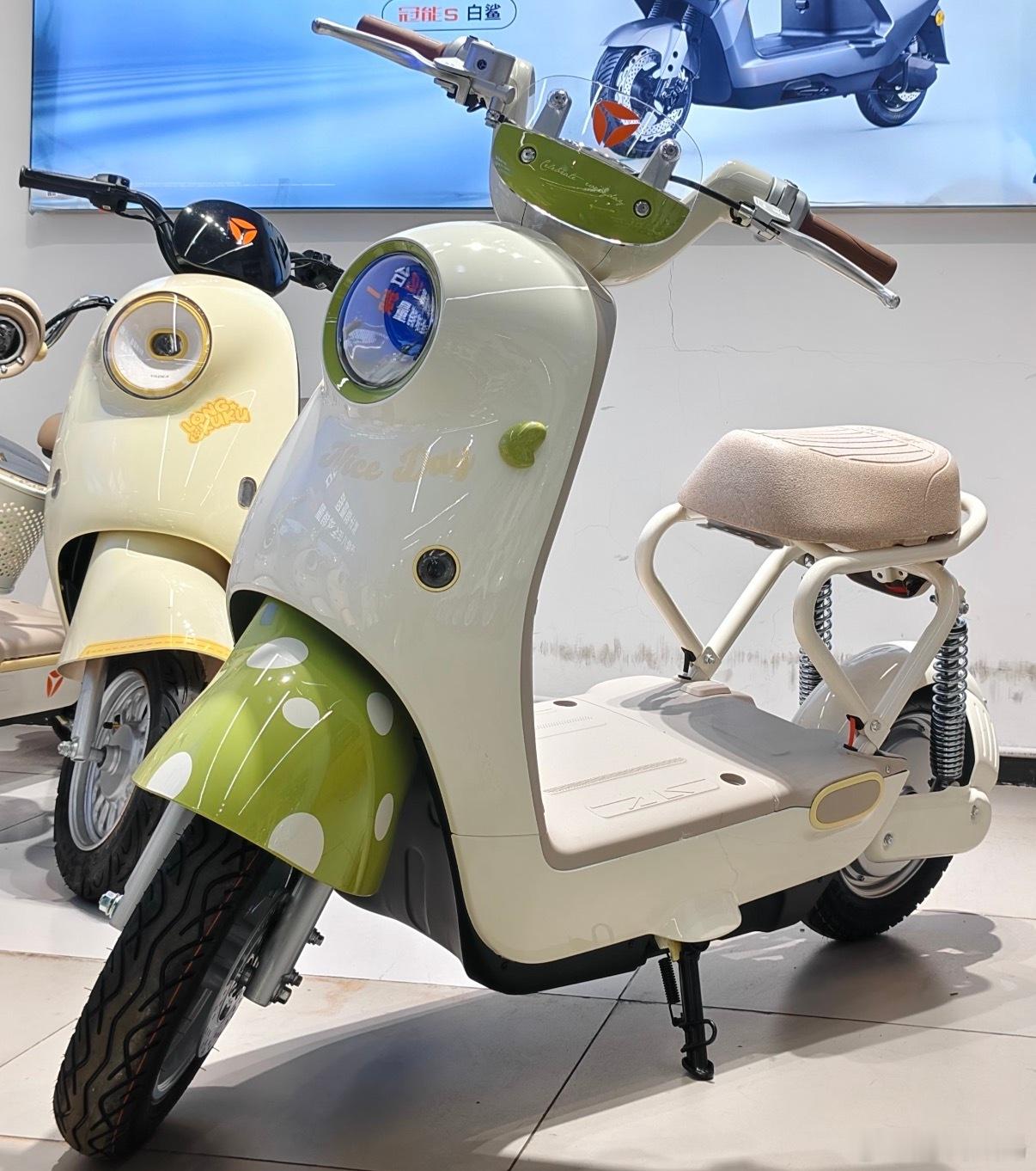 雅迪电动车致歉雅迪出来道歉了，称对新国标的执行要求理解不准确。这款车是“单人通勤