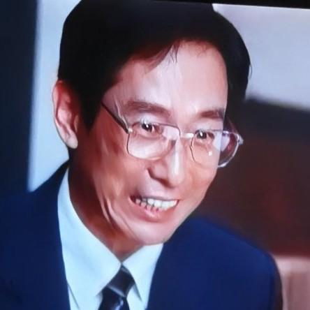 《重器》中的秦志高最初给人的印象在律所里是打杂的，受王本善驱使，在李乡案中，他敢