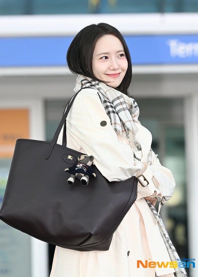 今天出发伦敦时装周的林允儿 