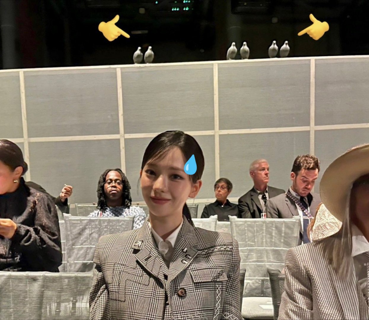 翻那年今日看到很搞笑的事，此不怕虫不怕鬼的小女孩第一次独自看秀主题元素就出现一堆