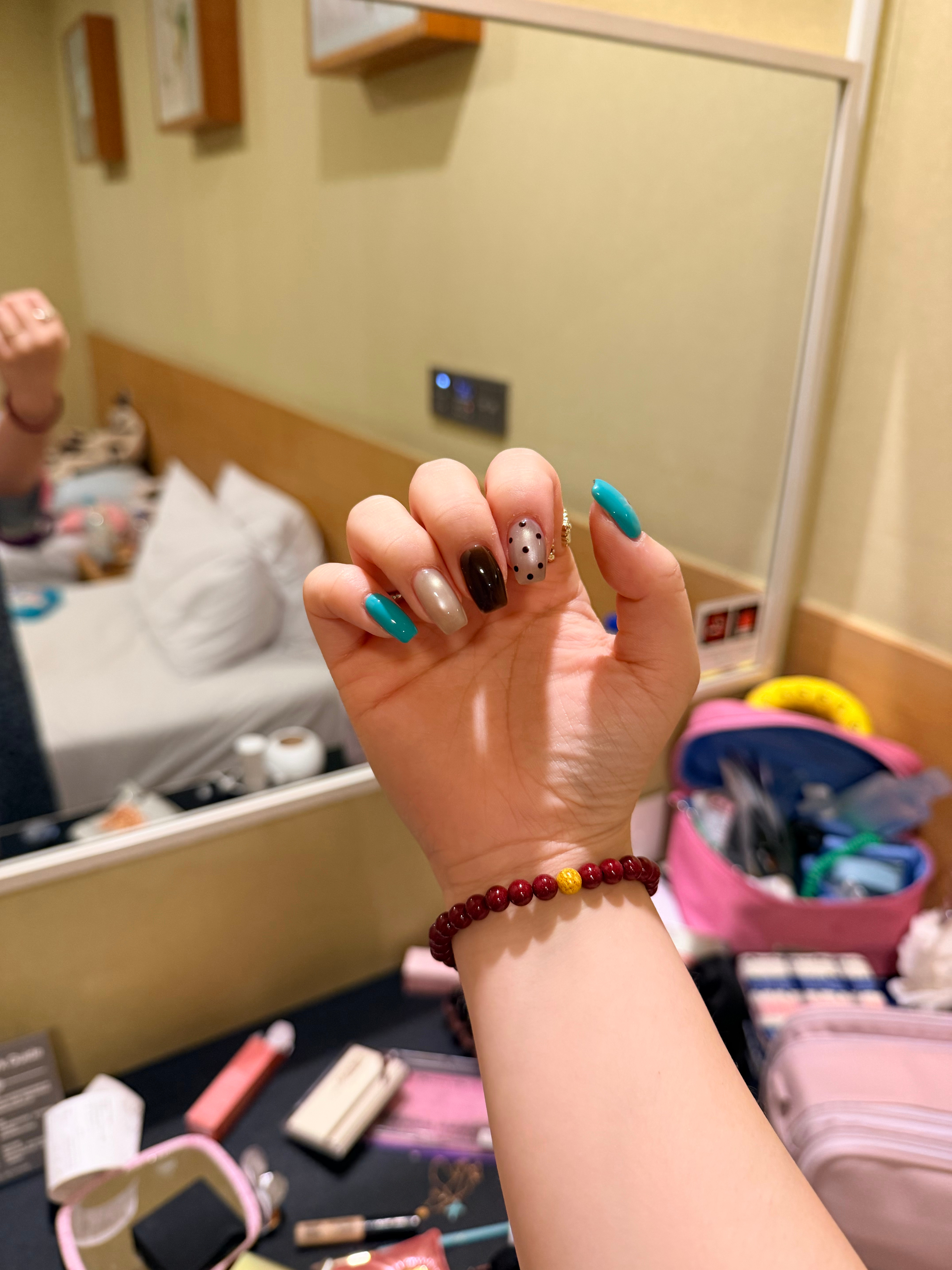 闺蜜…下半身有点残废了每天回来不用吃gaba也能秒入睡这几天都是戴着我的朱砂睡的
