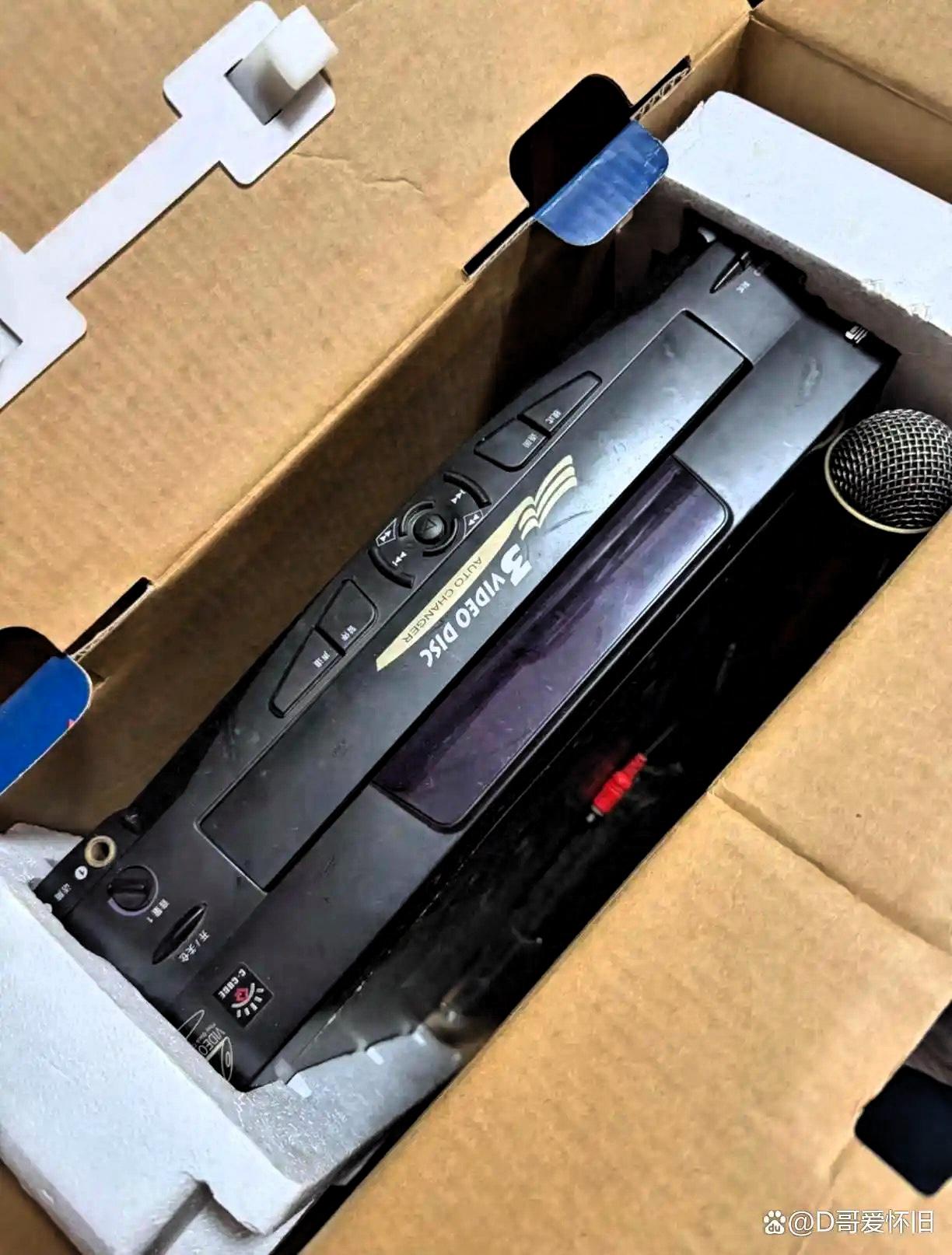 大家遇到过以物抵账的事情吗？
去年，有个朋友陷入困境，向我借了600元。春节时他