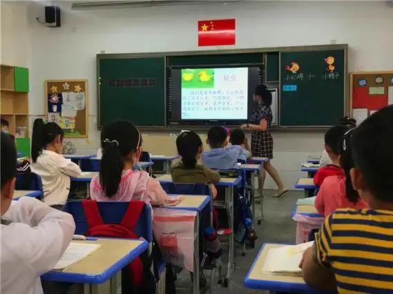 语文老师要失业了？教育界一份研究资料炸开了锅！老师在讲台上抠字眼、讲语法，效果竟