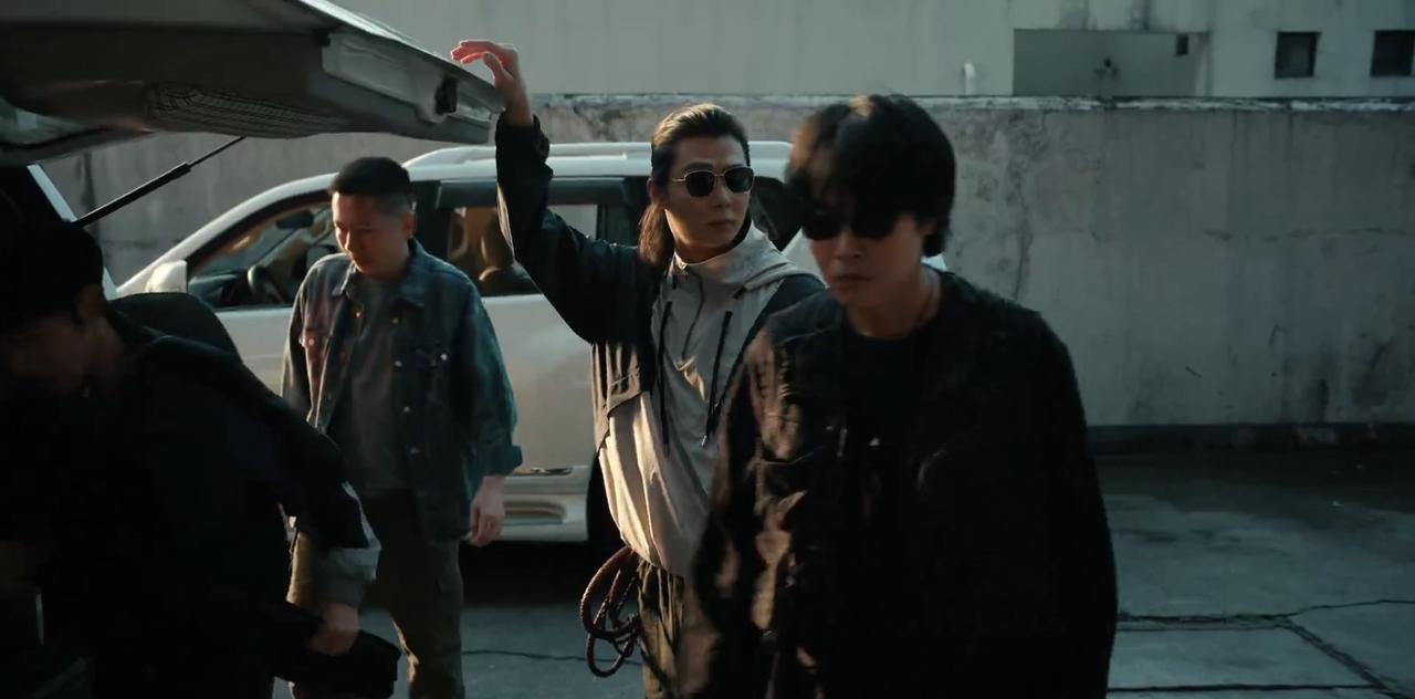 南山猎人是秦朝缠头军的后人，是为了秦始皇探寻长生不老秘术的。

南山猎人的配置不