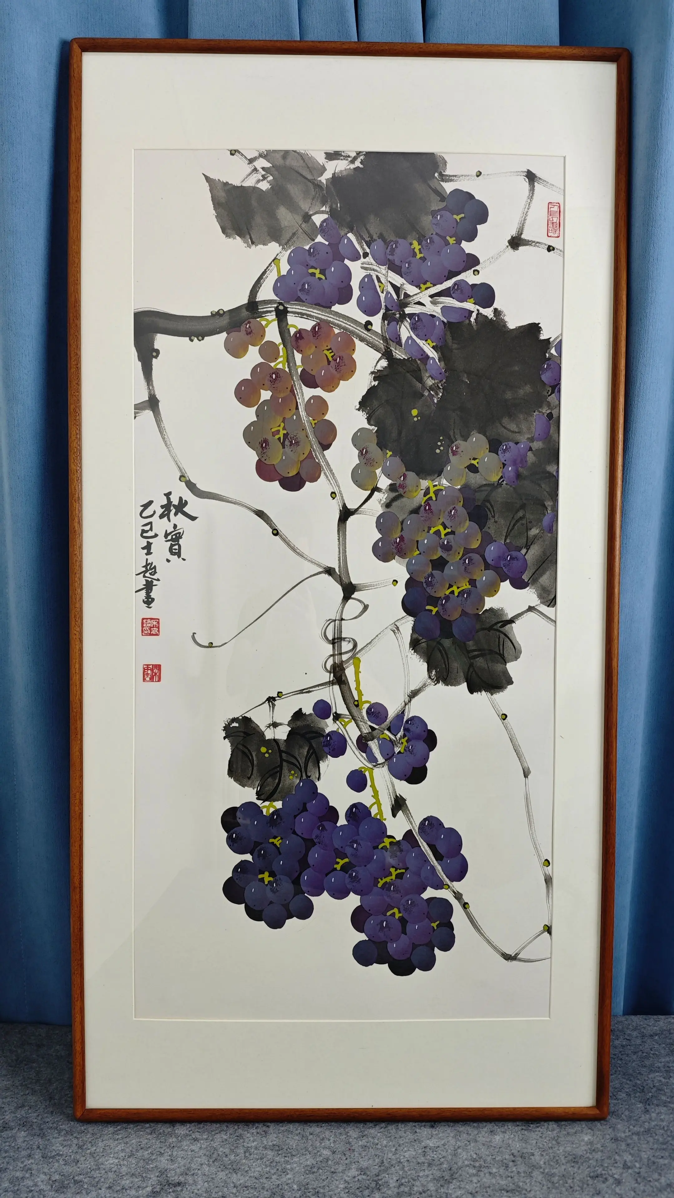 葡萄两幅。        三尺葡萄