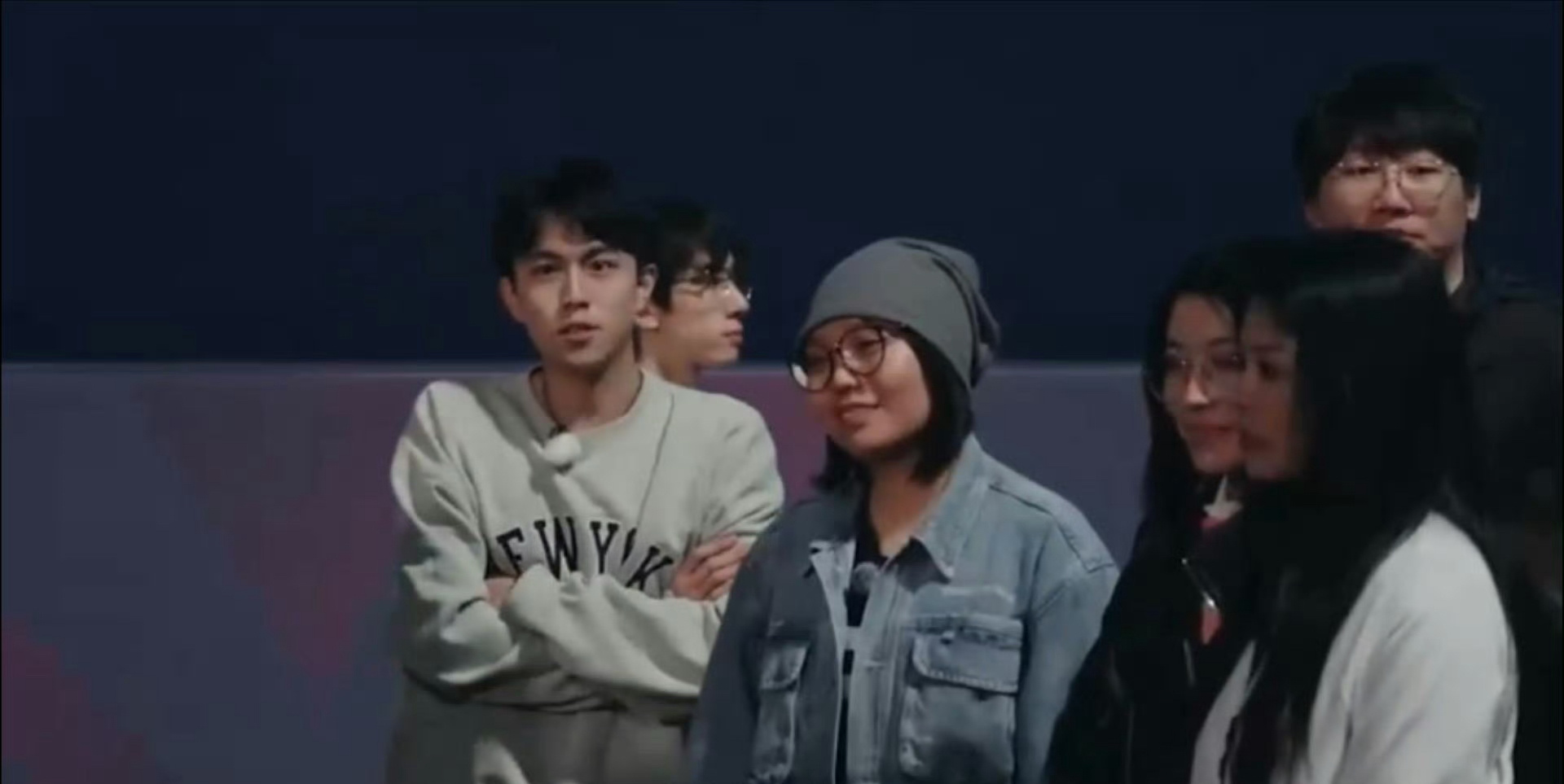 #沈月李雪琴退赛#沈月李雪琴退出十天之后回到现实的综艺，说是因为档期的问题无法录