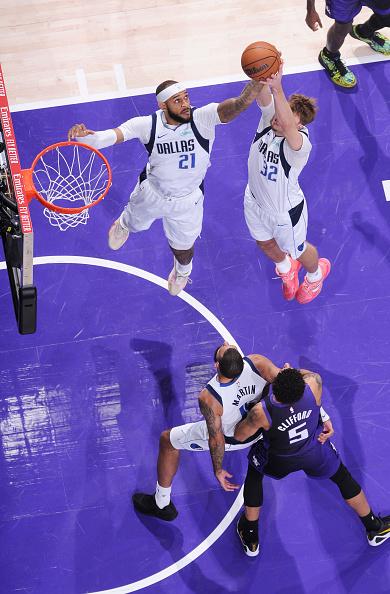 在周三晚 达拉斯独行侠 以109比118不敌 丹佛掘金 的比赛中，库珀·弗拉格 