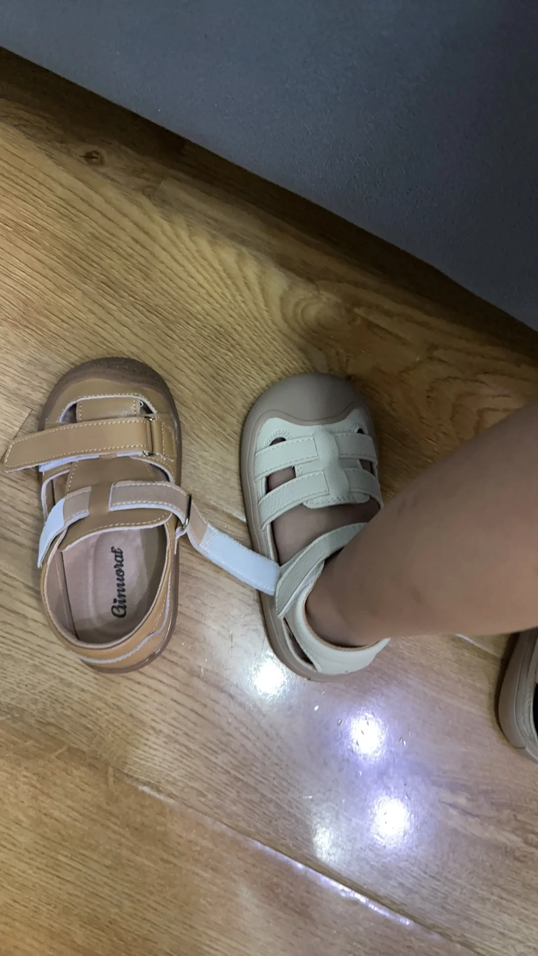 小孩子都喜欢浅色吗 棕色一穿就哭😂