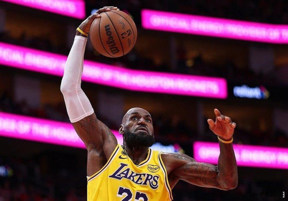 北京时间5月2日，在NBA季后赛首轮G6中，洛杉矶湖人客场98-78战胜休斯顿火