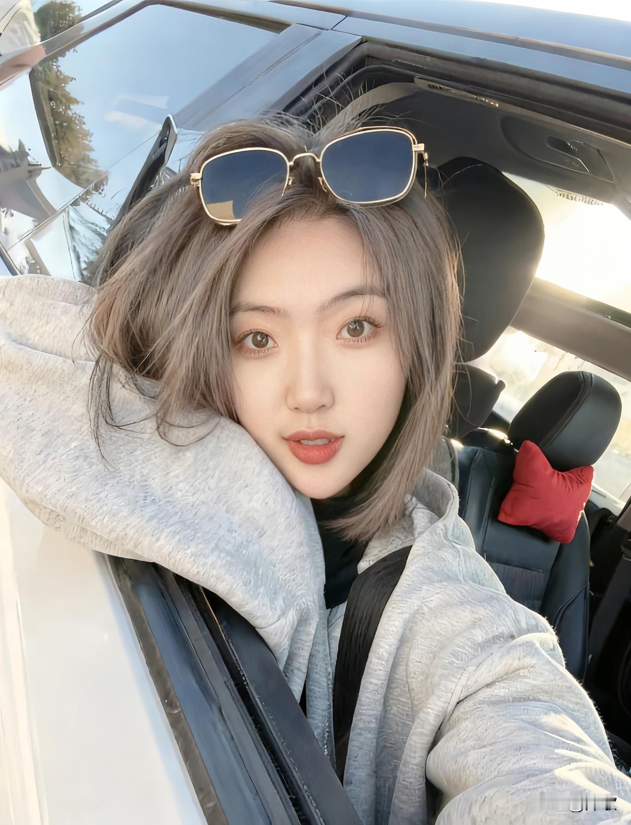 换一个新发型新颜色，灰棕色挑战一下灰棕发色 灰棕色发色 棕色发色 自然粉棕色 发