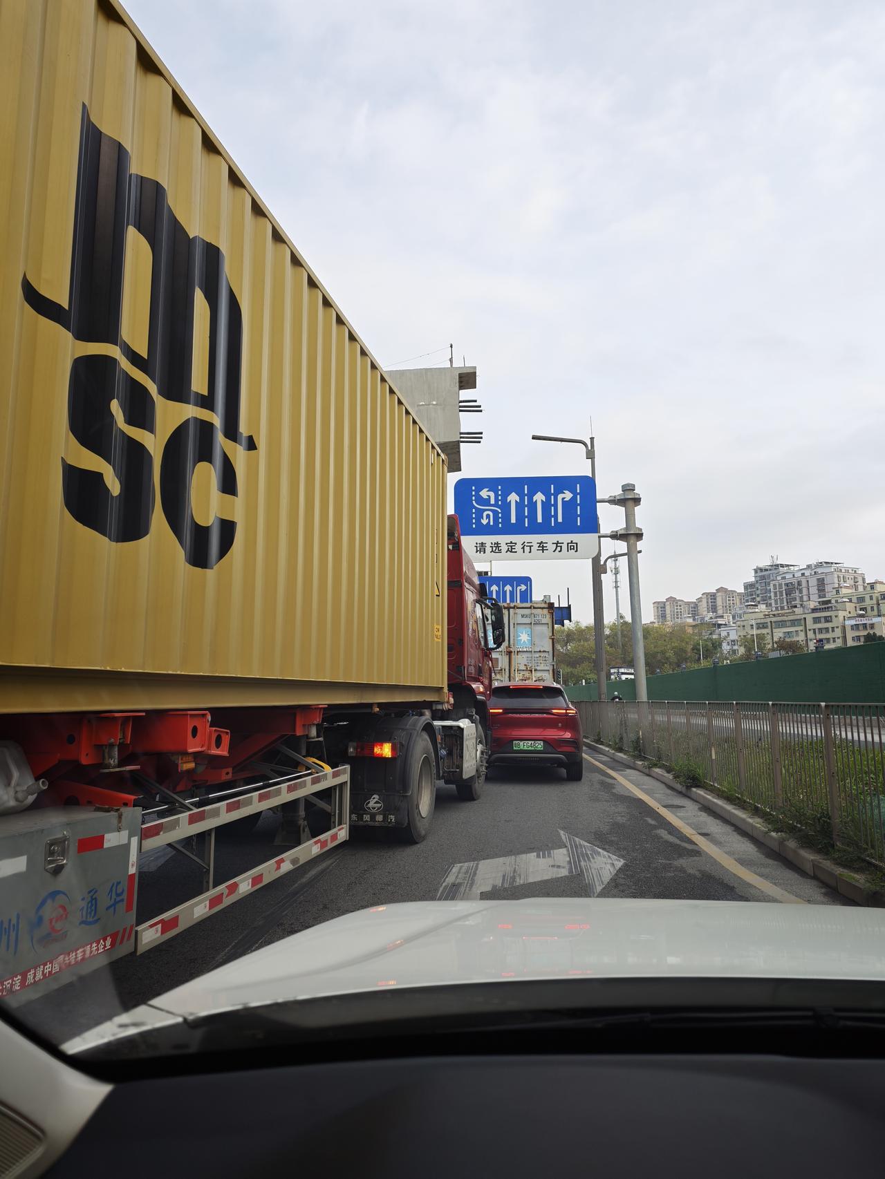 现在我们的大策略是新能源汽车，毕竟中国的石油储备并不大，或者说虽然地下有石油，但