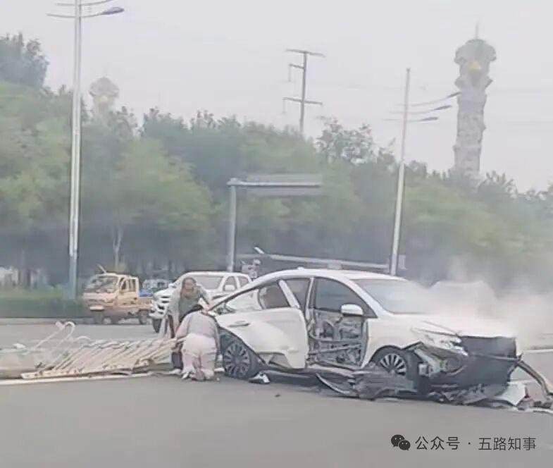 7月25日上午，在山东滨州市区黄河二路渤海二十四路附近，发生一起交通事故，根据网