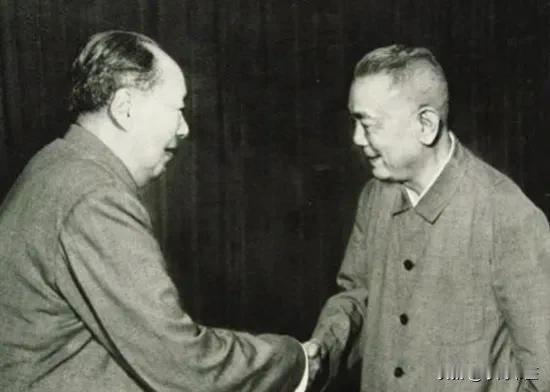 1971年，毛主席在武汉与刘丰政委的谈话中，对李先念给予了高度评价。毛主席认为李