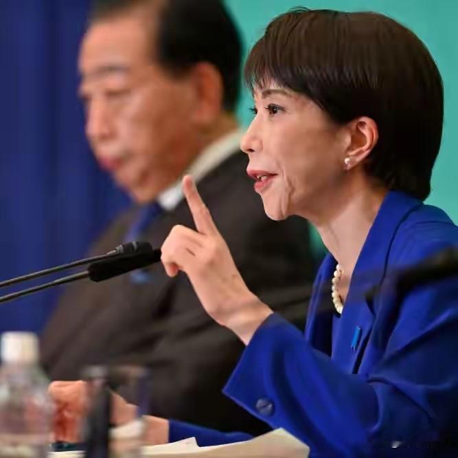 日本为何急着变身“战争贩子”？
       近来，日本军事扩张势头汹汹，连续1