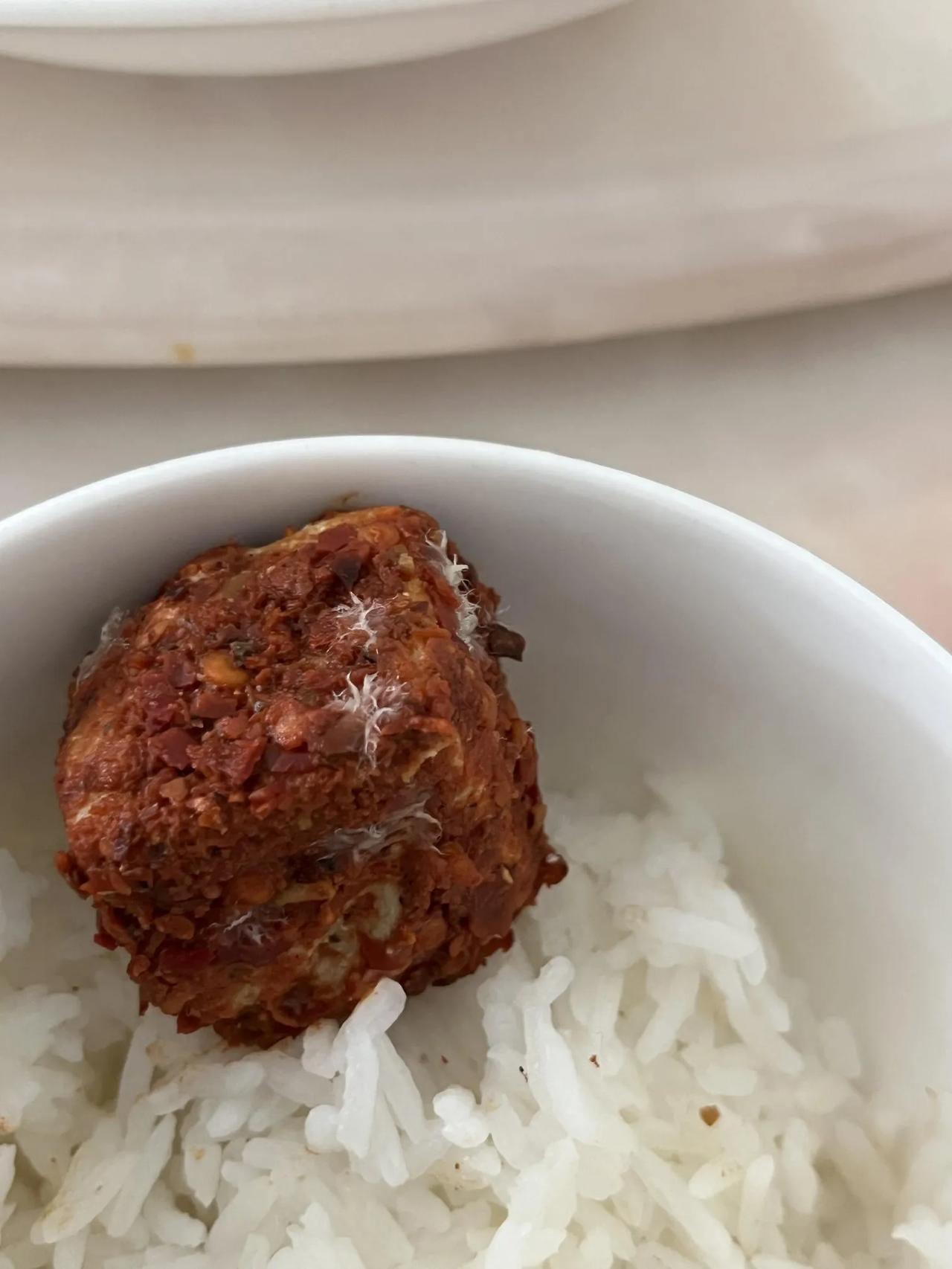 谁能告诉我，这个豆腐乳能吃不！