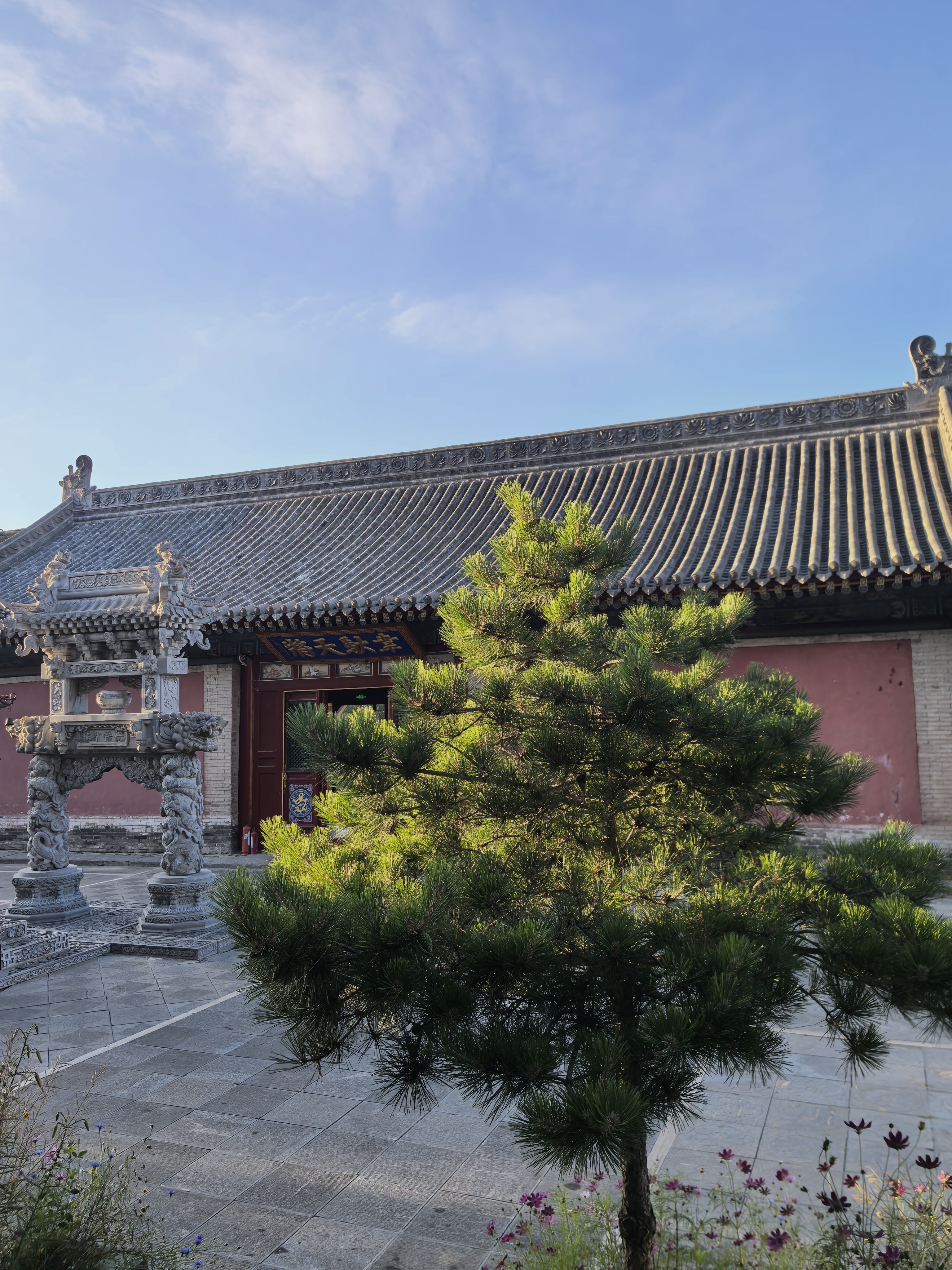 在家居士如何次第修行？总序：修行次第的经论依据在家居士修行，不同于出家众可以舍弃