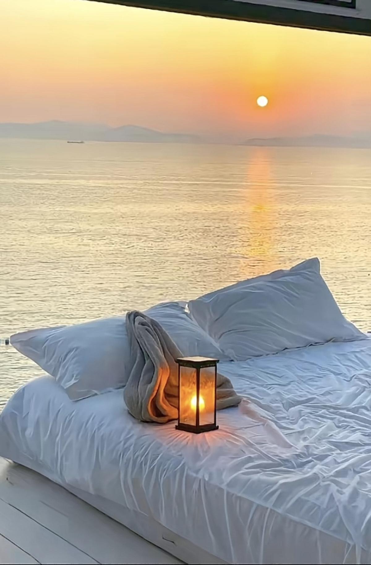 正儿八经的
​我不知道怎么夸她了​
这个季节的海陵岛
​就像海子写过的
​面朝大