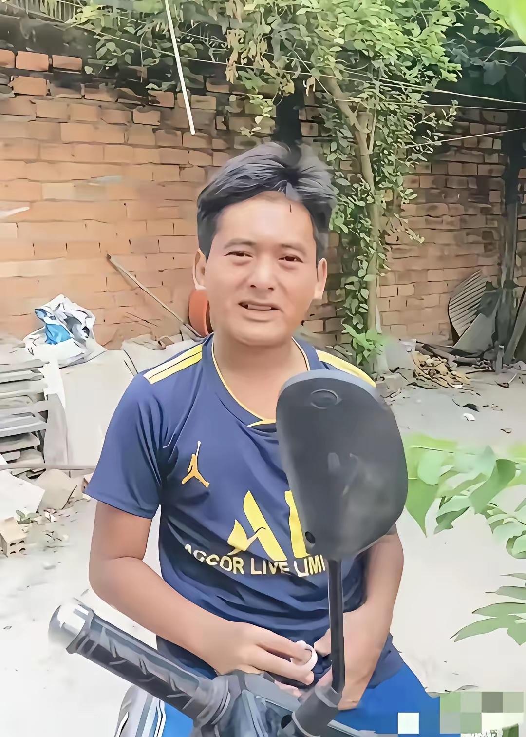 长得和周润发好像啊！