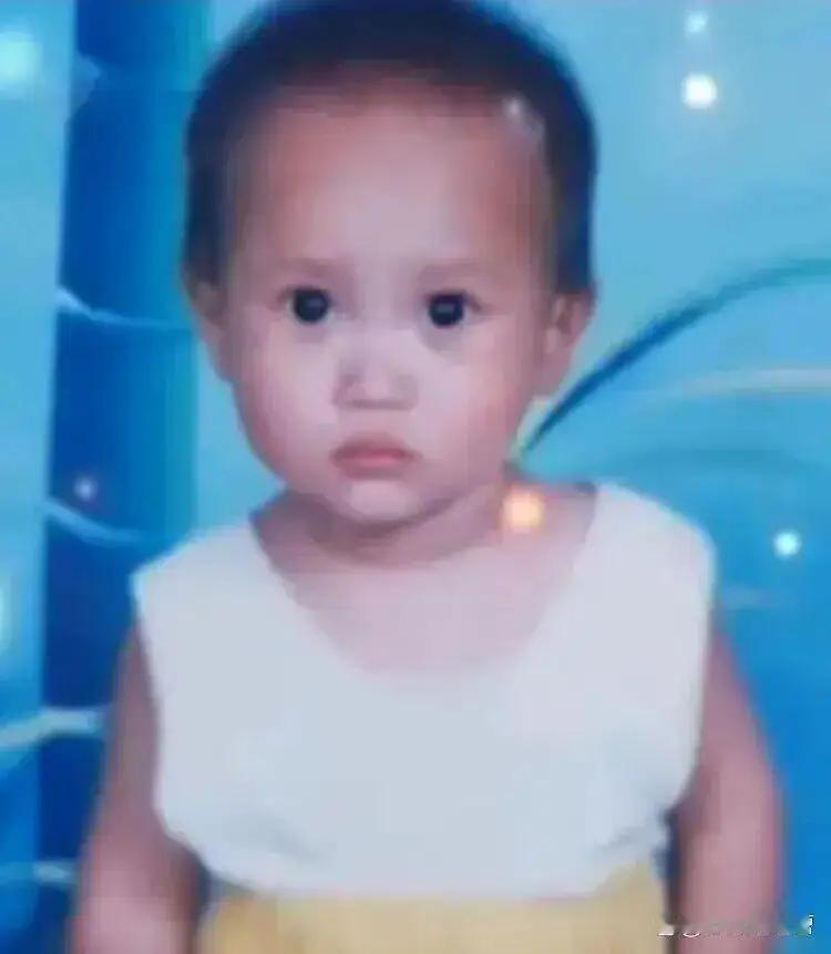 被拐30年儿子，认亲14小时便离开，原来养父母家有两栋楼。
在这个快节奏、物欲横