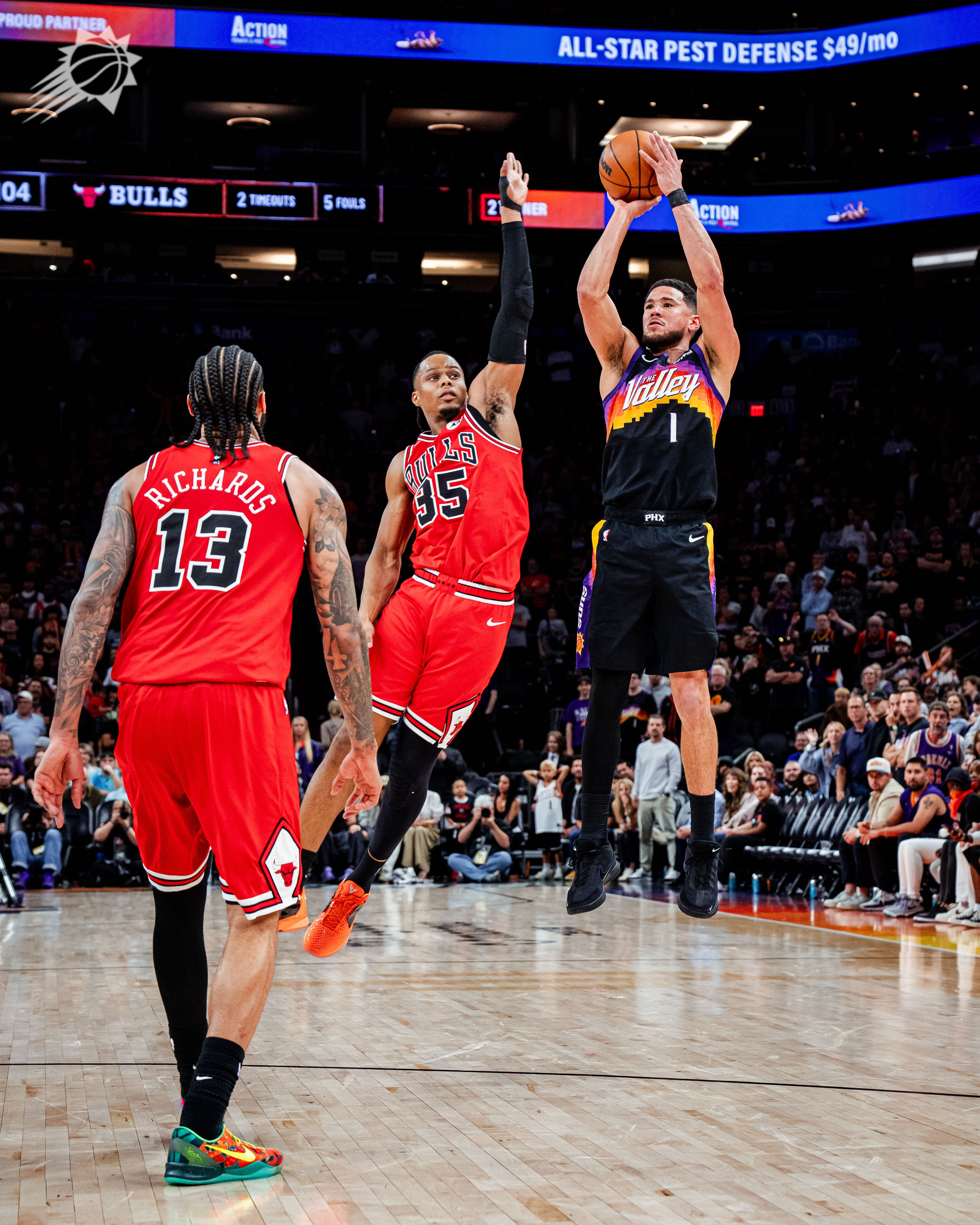 📊复出的第二场，布克拿到27分6篮板2助攻2抢断1盖帽。菲尼克斯太阳 ｜旭日东