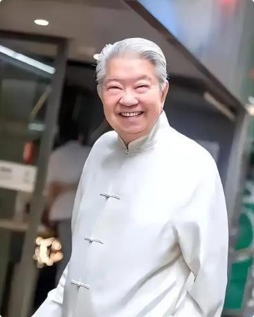 蔡澜说：“情人走到最后，靠的从来不是感情，也不是花言巧语，更不是那半个小时。当两
