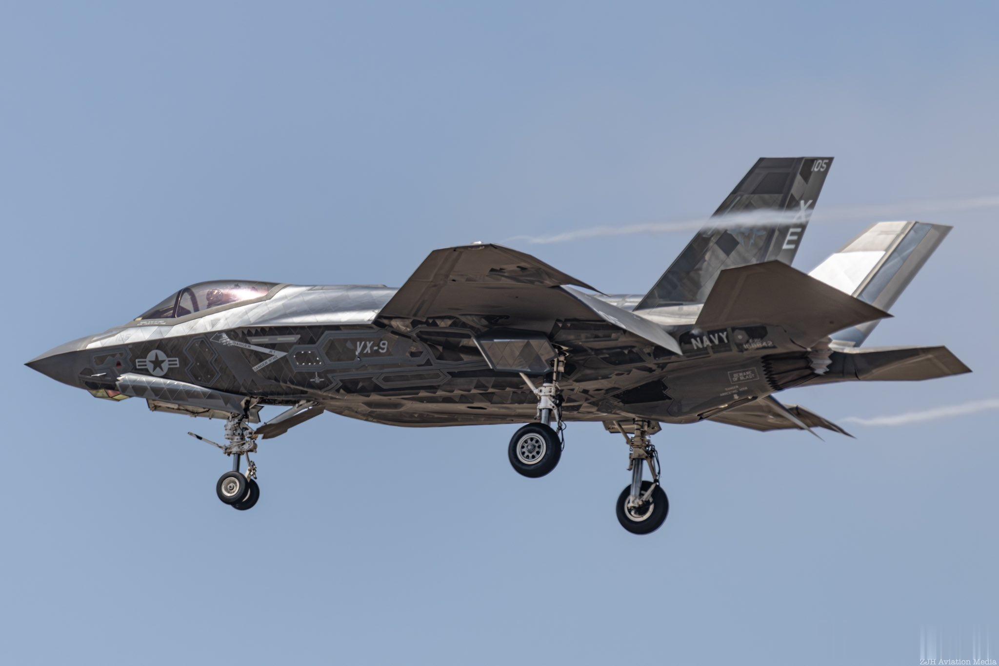 F-35镜面涂装#武器装备[超话]##航空[超话]# ​​​