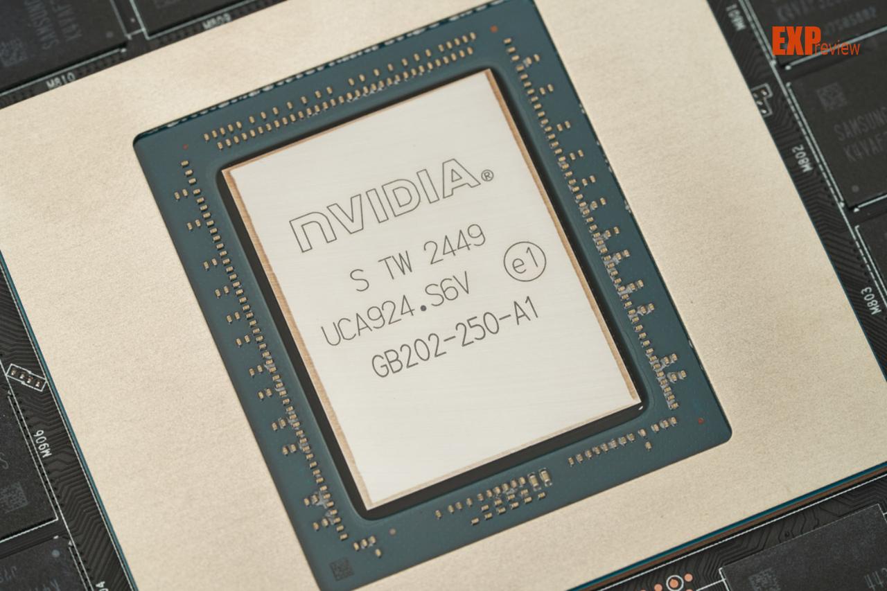 【英伟达RTX 5090 D V2上市时间初步敲定】目前，英伟达正在准备的新款合
