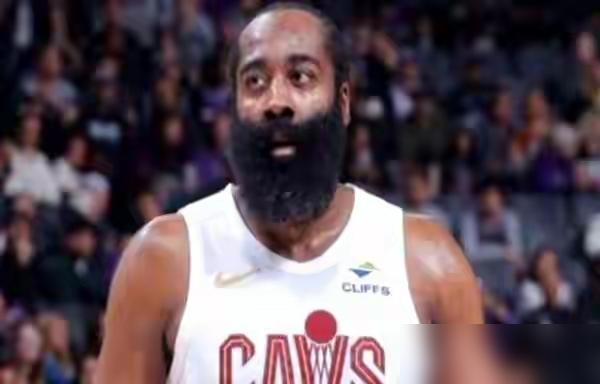 33分屠杀对手，扭头就送人头，骑士队这葫芦里到底卖的什么药？
 
你别光盯着哈登