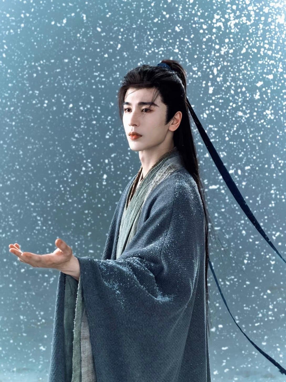 张凌赫出道6年7部爱奇艺男主剧 张凌赫你也太牛了吧！出道六年七部爱奇艺男主剧，而