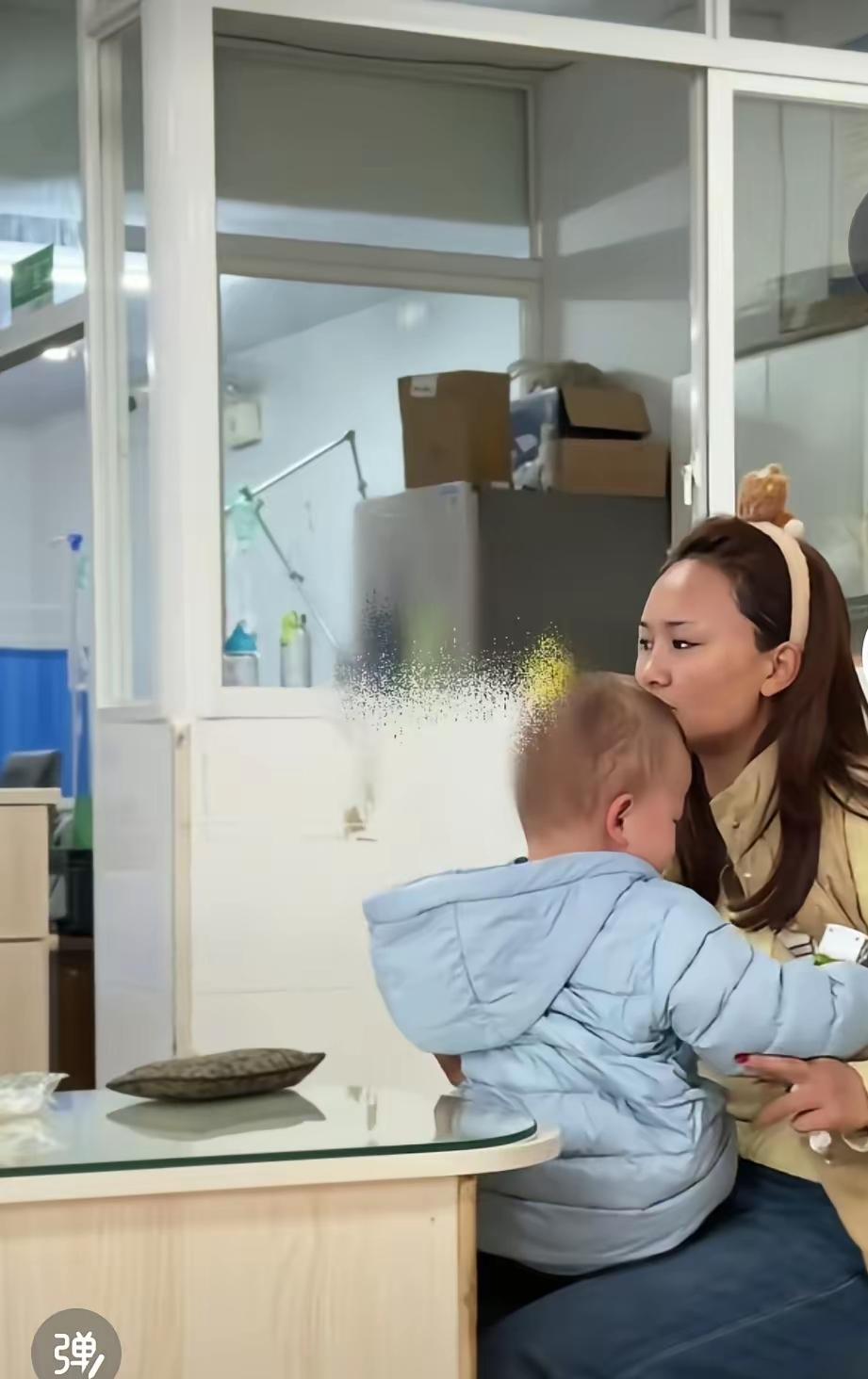 不管是亲妈还是后妈，爱孩子，孩子得到最好的照顾就是最好的妈妈。
小成成的选择不是