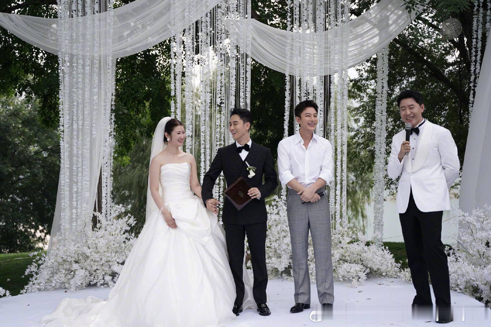 贾乃亮祝经纪人新婚大喜贾乃亮祝经纪人新婚大喜！！谁懂啊！这才是打工人梦想中的老板