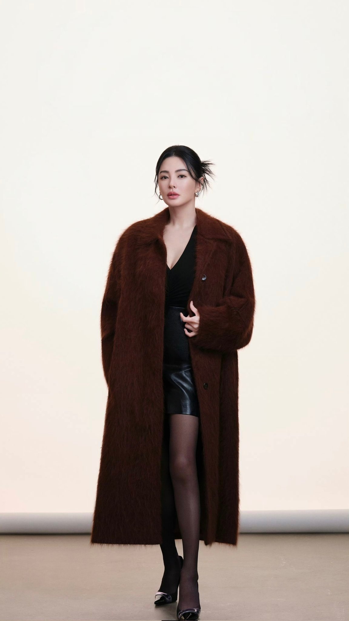 黑丝张雨绮你会想要狠狠爱住吗 