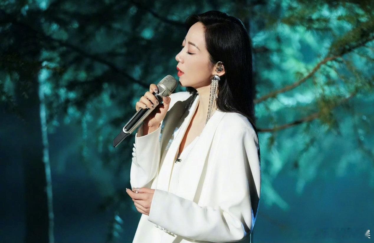 不被看好到扭转风评，韩雪用真诚征服了所有人在观众眼中，她一直是高冷有距离感的典型