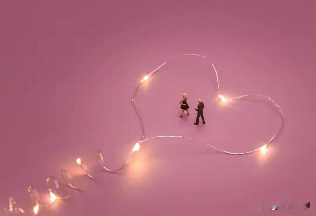 上海机长十年情妇倒赔700万坐牢12年真相：别用青春赌明天，法律面前“爱情”只是