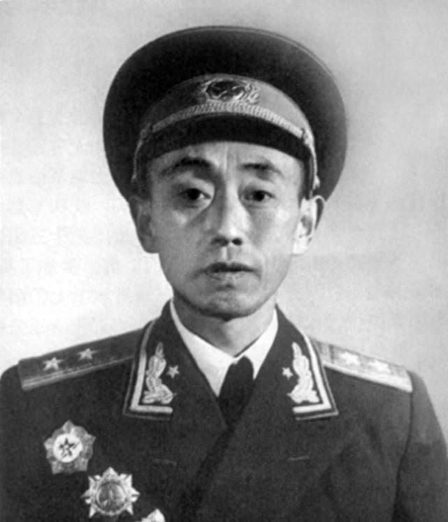 被软禁八年后，郑维山出狱渴望见徐向前一面，徐向前却婉拒：还是别见了吧！

197