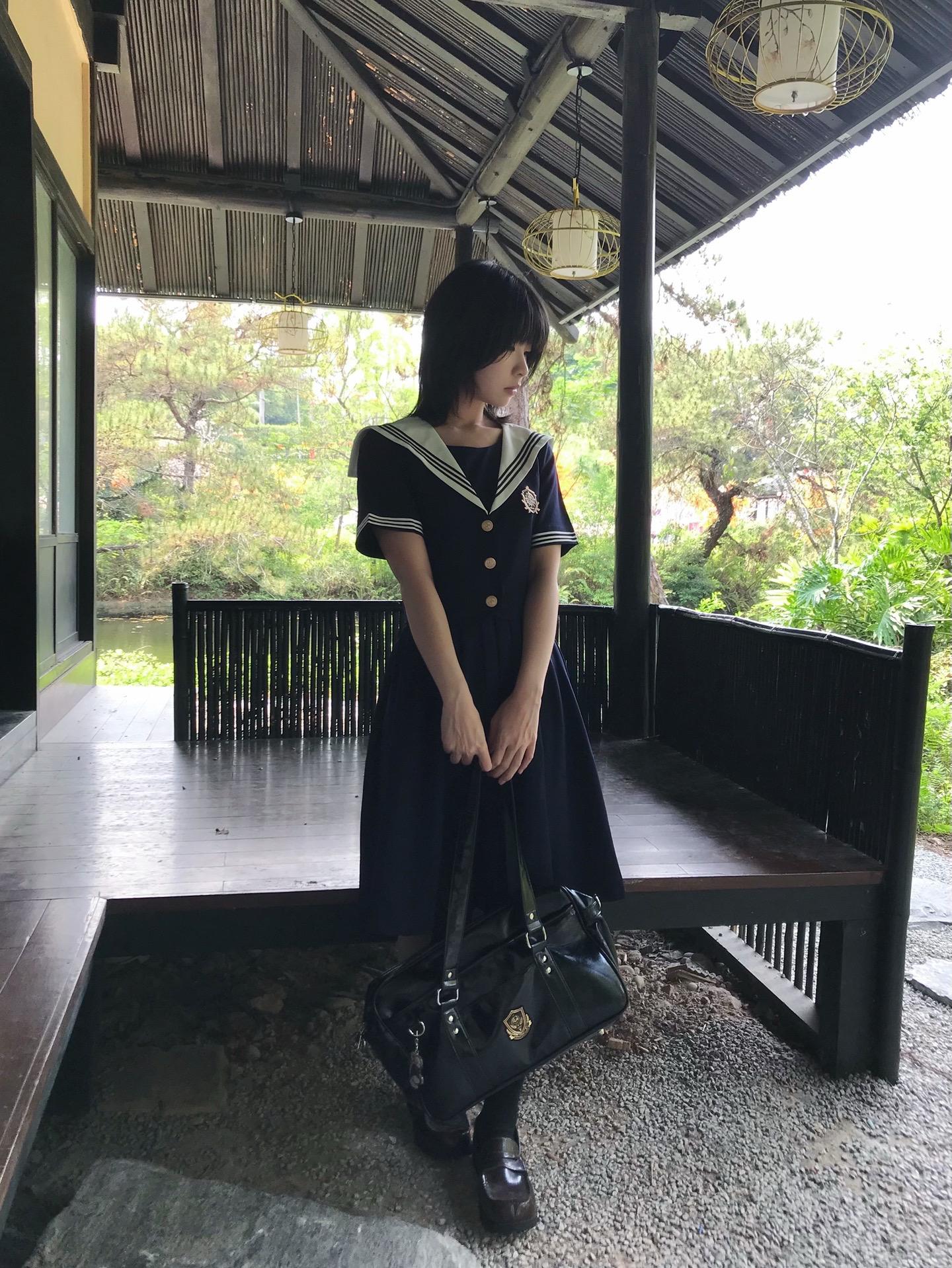 如果多年以后，我还能遇见你，该如何向你表达问候？以沉默，以眼泪。