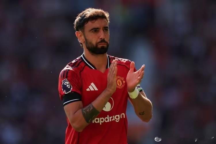 希望B费能在曼联拿一个联赛冠军再走！据ESPN报道，曼联计划在世界杯前与队长B费