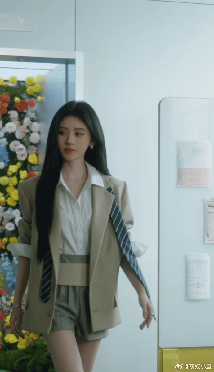 每天上班必带的东西 打工人通勤穿搭就该这样😍简约不敷衍，那样有小心思，上班都觉