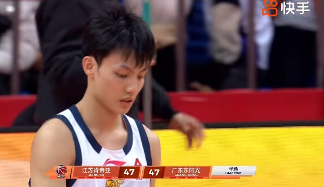 宏远第二节后半段稍微好点，前面打的实在是太简单了。现在cba哪有一个挡拆就想把对