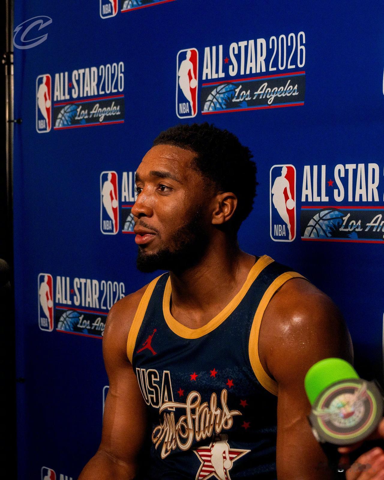 米切尔全明星后采访：
“我和哈登还没一起看录像，甚至还没合练过，我们算是直接上场