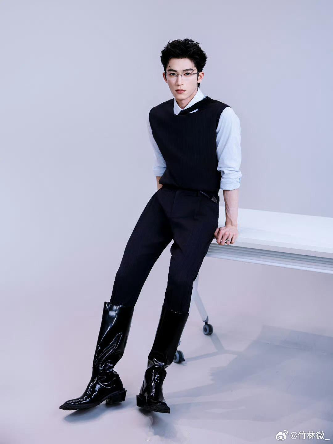 王星越听到祝绪丹理想型的反应祝绪丹说四个男嘉宾都想要，王星越直接破防，高冷人设秒