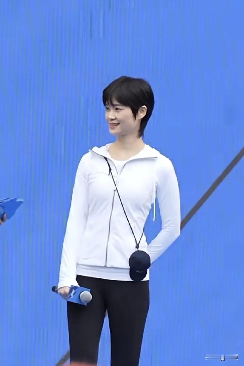 李宇春练瑜伽