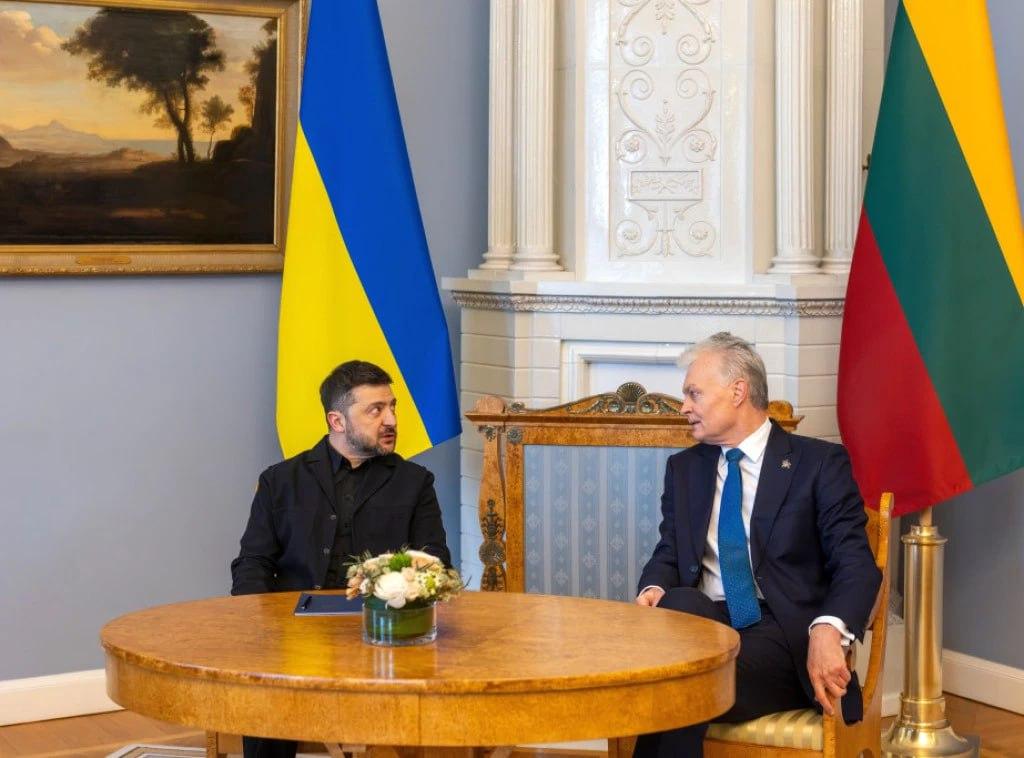 乌克兰总统泽连斯基近日抵达立陶宛首都维尔纽斯，与立陶宛总统瑙塞达举行会晤，双方重