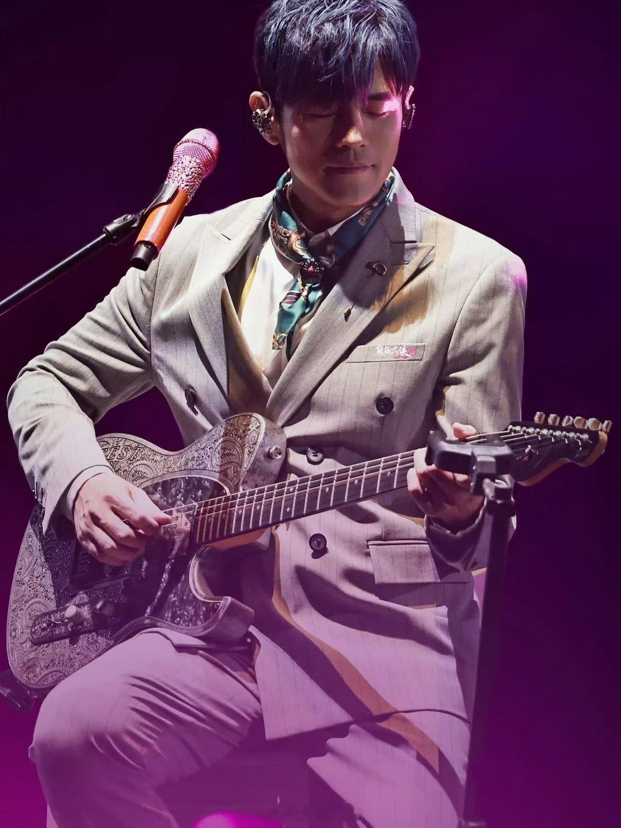 看得出周杰伦是团宠娱乐圈顶流待遇只服周杰伦！全网集体开启“杰伦团建”模式，从磁带