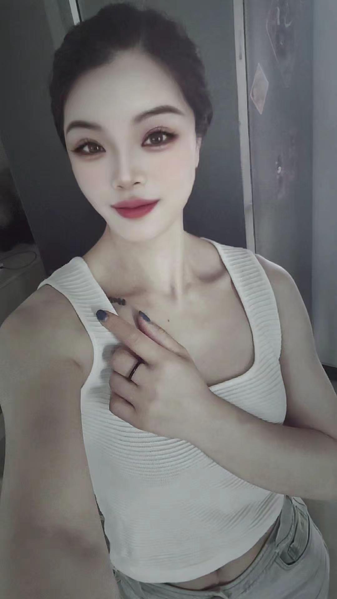 想喝辛巴赫，开迈巴赫，嫁张凌赫🤭😂