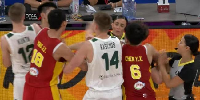 北京时间6月30日，U17男篮世界杯小组赛收官战，中国 U17 男篮 68-78