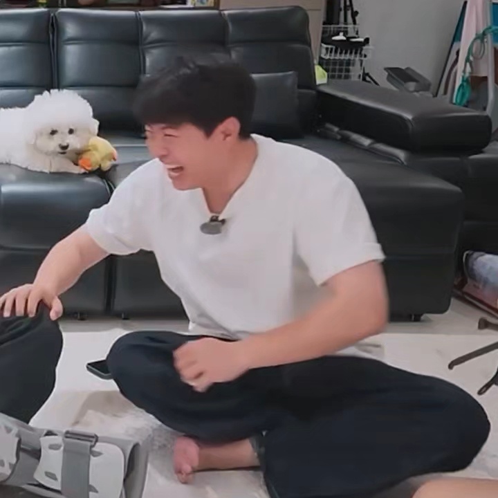 被贴脸的父父就这样一直傻笑 