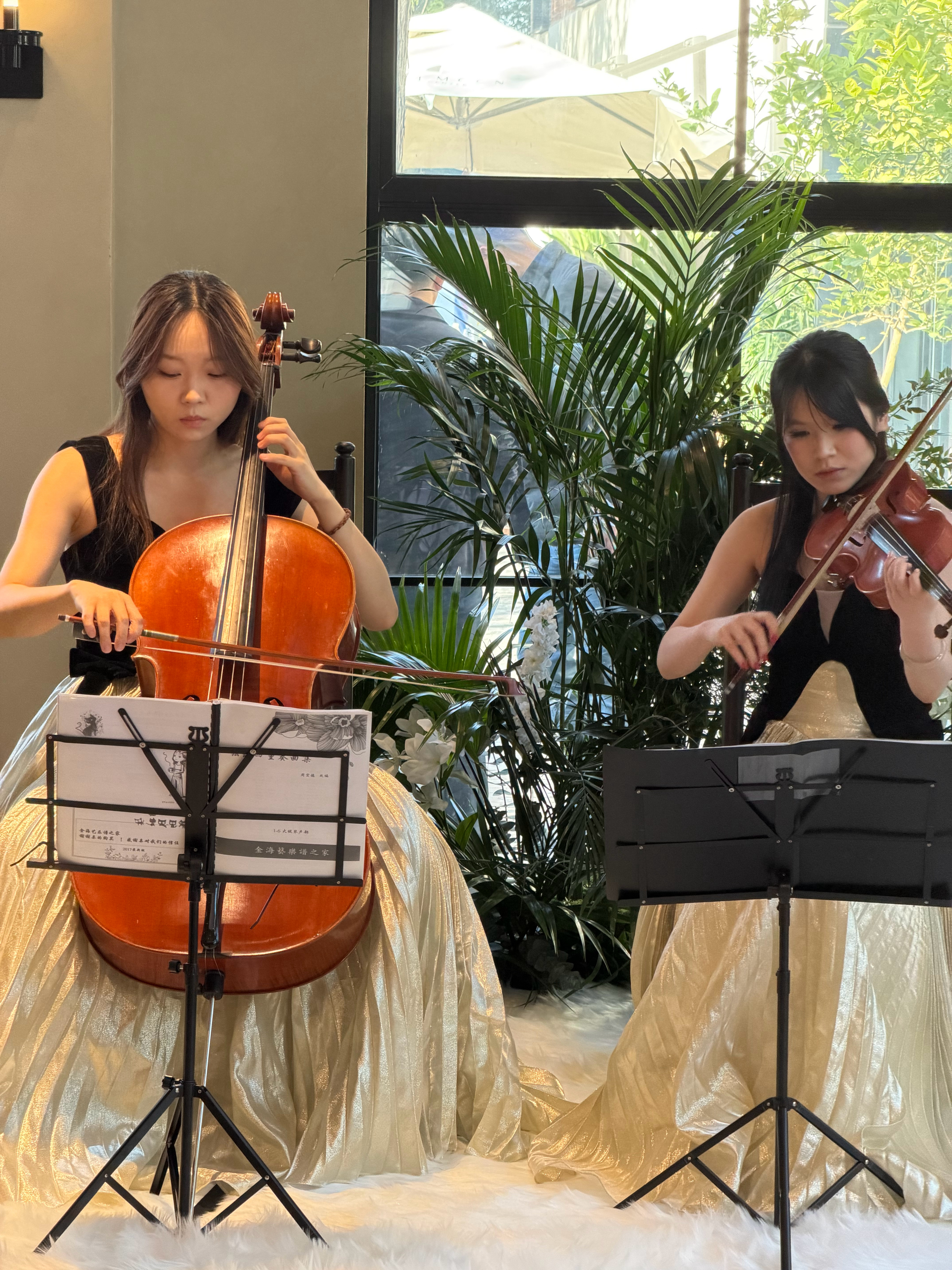 来风云T11上市品鉴会·武汉站了！位置好有艺术感~看到很多车主都是带着孩子来的，