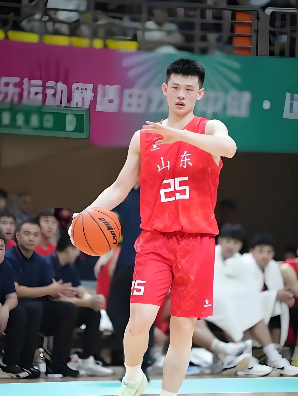 1.王岚嵚是永久转会山东男篮。2.不出意外，下周王岚嵚就会抵达济南。3.而且，王