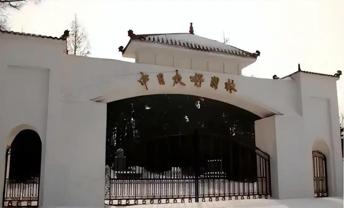 卧槽我也没脸逼逼人家马来西亚有个日军公墓了…咱受日本毒害时间最深的黑龙江省，就有